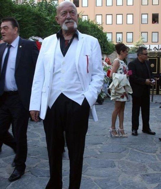 Trk seyircisi, Smer Tilma' "Sper Baba" dizisindeki "Nihat" rolyle tand. 2002 ylnda "Son" filmindeki rolyle "En yi Yardmc Erkek Oyuncu" dalnda Sadri Alk dl kazanan Smer Tilma, son olarak "akallarla Dans" filminde oynad.