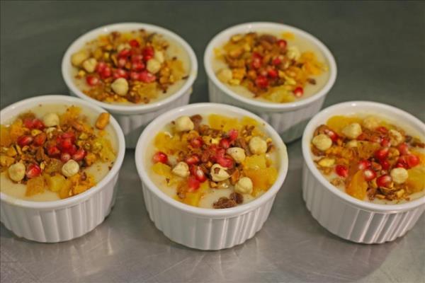 zmir Ekonomi niversitesi Mutfak Sanatlar ve Ynetimi Blm&#8217;nden Eitmen ef Semen ner de aurenin yapmndaki baz pf noktalar anlatt. ef ner aureyi derste rencilerle birlikte hazrlad.