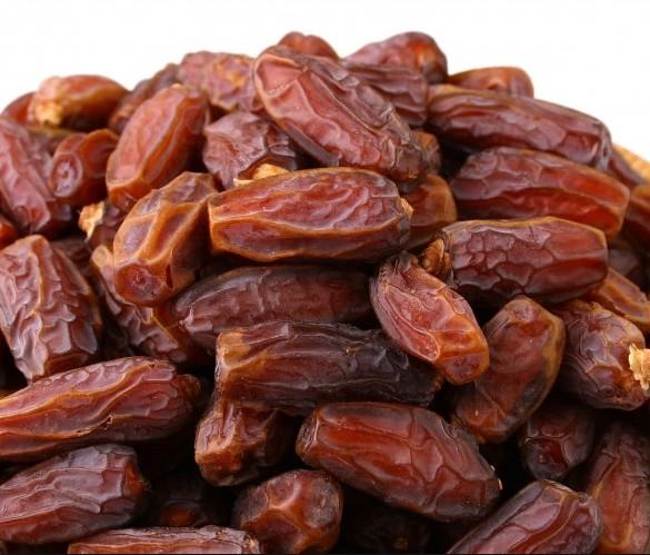 KURU HURMA FAYDALARI/ Hurma, zihni ve bedeni gelimeyi salar. Kansere kar koruyucudur, ksr keser, boaz arsn, broniti ve souk algnln giderir. Kemik hastalklarnda faydas ise yadsnamaz. Mineraller asndan olduka zengindir. eriinde kalsiyum. potasyum. demir, B vitamini bulunmaktadr.