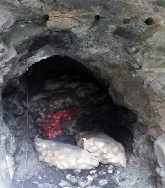 Blgedeki gvenlik kaynaklarndan alnan bilgilere gre, TSK&#8217;nn baarl operasyonlar sonucunda Hakkari Yksekova&#8217;da bulunan kiyaka Gllerba blgesinde blc terr rgt mensuplar tarafndan ana karargah olarak kullanld deerlendirilen 8 gzl maaraya girildi.