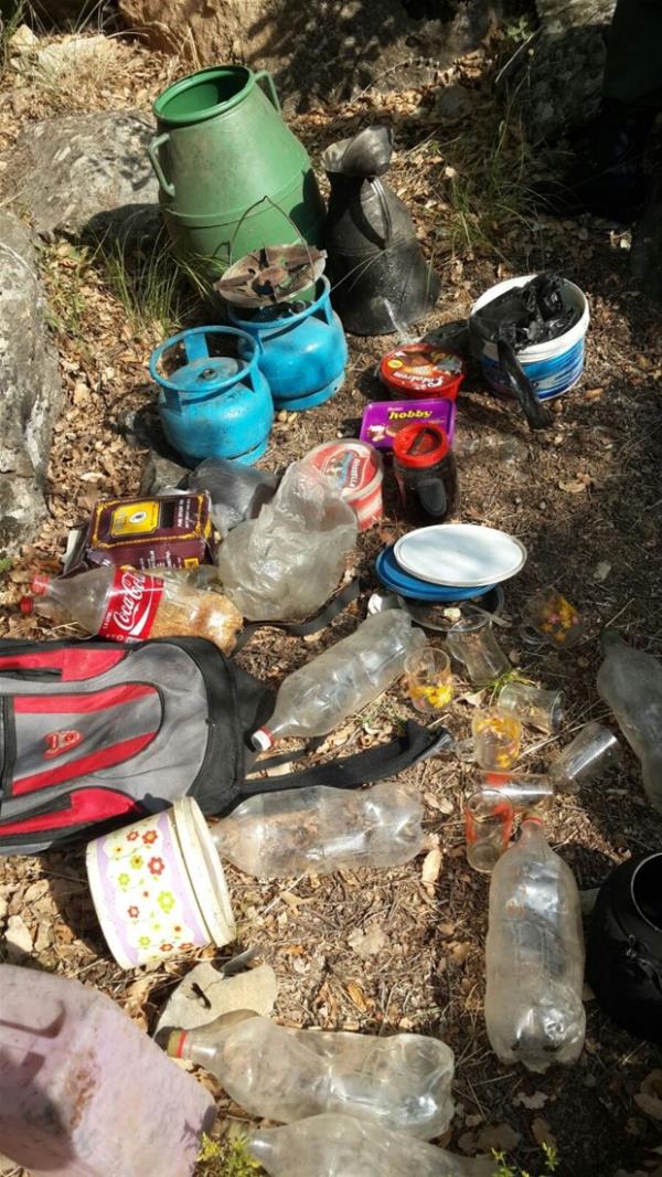 Aklamada, &#8220;cra edilen operasyon esnasnda, BT mensuplarna ait snak ve depolarda; 5 kilogram gbre, 1 adet piknik tp, 1 adet srt antas, 1 adet emsiye, 1 kilogram eker, 25 litre plastik tama kab, 10 litre su stma gm, 1 kilogram bulgur, 2 litre svya,  8 adet ay barda, 2 kilogram ay, 2 kilogram kp eker, 10 adet su iesi, 2 kilogram ikolata, 1 kilogram kaar peyniri, muhtelif gda, yaam malzemesi ve ila ele geirilmitir.