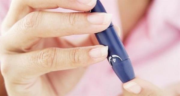 Neden yetersiz besleniyorsunuz? Az yeme sonucu oluan enerji eksiklii, bitkinlik, kan ekerinin dk seyretmesi kiiyi yorgun ve dermansz klar. Ne mi yapacaksnz: 3 n dzgn yemek yiyerek ve ara nler protein ve kompleks karbonhidrat tketimine dikkat ederek hayat daha hafif ve kolay olacak&#8230;