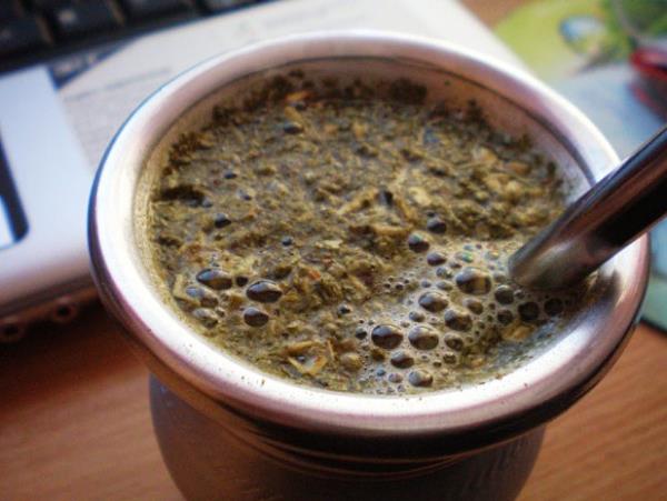 Salk bakanl, internetten satlan baz yeni rnleri riskli tbbi bitkiler listesine ekledi. "Zayflatyor, ar dindiriyor, iyiletiriyor" denilerek satlan baz bitkilerle u bilgiler yer ald: