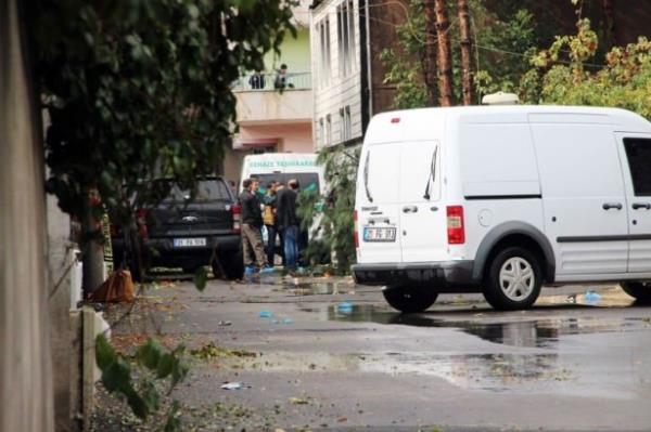 ok sayda mhimmatn ele geirildiinin bildirildii operasyonda, evredeki birok eve mermi isabet ettii grlrken, operasyon srasnda terristlerin bulunduu iki katl mstakil hcre evinin bahe duvar da ykld.