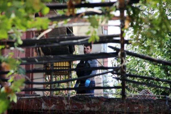 Polis, operasyonun ardndan blgede gvenlik eridi oluturup, incelemelerde bulunurken, hcre evleri bomba imha uzmanlar tarafndan arand.