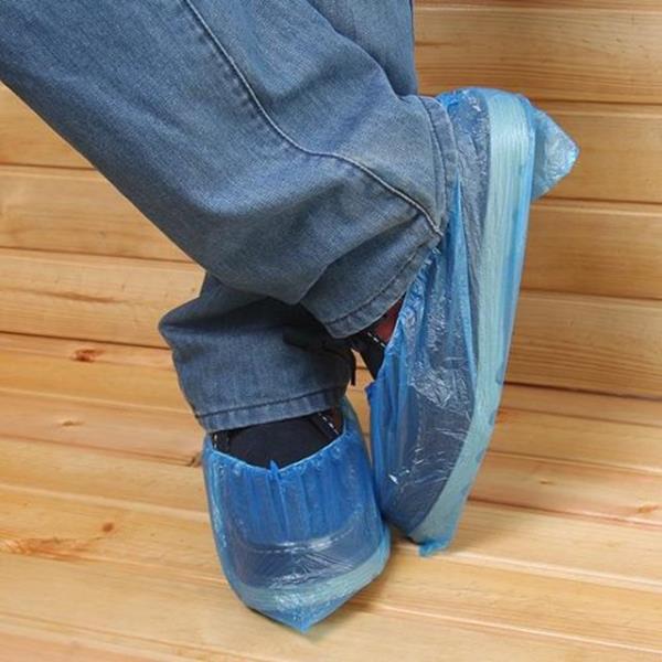 Evde kimse yokken ayakkabyla gezmek.