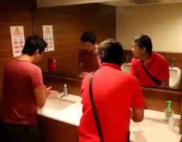 Umumi tuvalette kimse yoksa elleri ykamadan kmak.