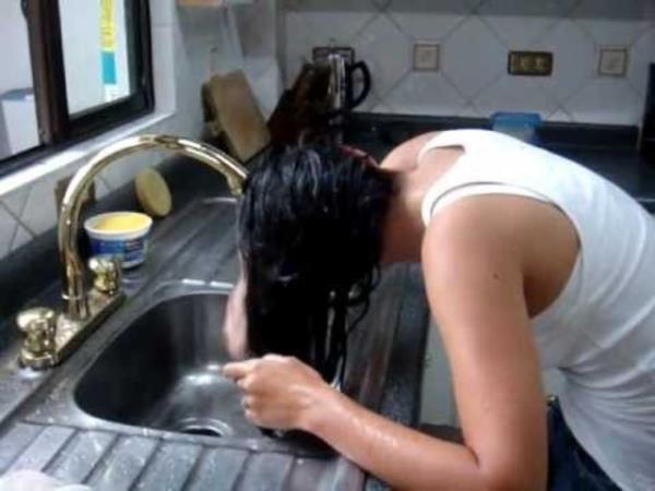 Banyo yapmaya endiin iin lavaboda san ykamak