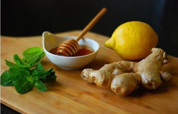 Bal ve zencefil<br>  Zencefil, steroid olmayan anti enflamatuar ilalar gibi alarak enfeksiyonlarn rahatlatlmasnda yardmcdr, ayrca dolama da yardmc olduu bilinmektedir. Balla bir araya geldiinde mide rahatszlklarna kar harika bir ilatr.