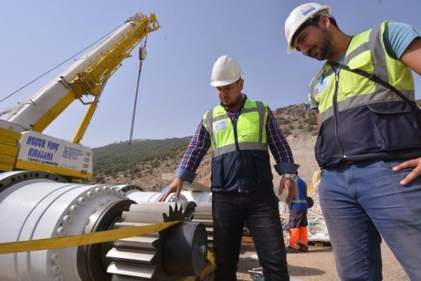 TBM makineleri geldi, kurulum aamas devam ediyor. Ksa sre iinde makineler devreye girecek ve kaz almalar daha da hzlanacak" diye konutu.