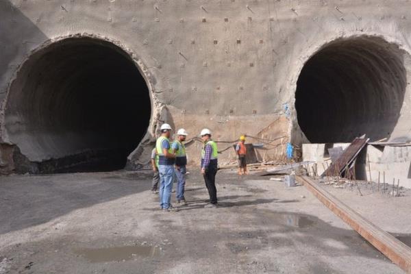 Blge, jeolojik adan Trkiye'nin en zorlu kesimlerinden  <br>  Tnelin Nurda ksmndaki 7 kilometrelik gzergahta "sanatsal yap" olarak adlandrlan kpr, menfez ve alt geit almalarn tamamladklarna iaret eden Duman, unlar kaydetti...