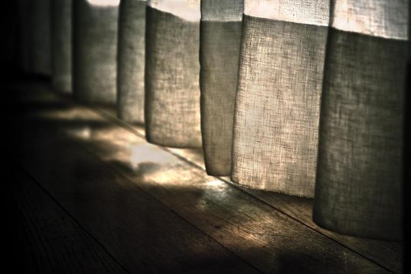 Kapal perdeler s kaybn yzde 25 orannda nler, radyatrlerin s akna engel olacak uzun perdeler kullanmayn.