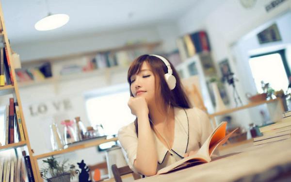 En sevdiiniz mzii an... Kahve ya da aynz yudumlarken iinizden geldii gibi mrldanabilirsiniz... Size ait zamann tadn karn.