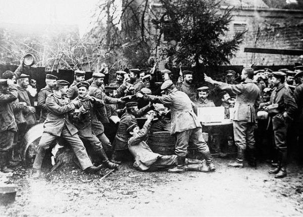 10. Alman askerler muharebe alannda yeni yl kutluyor