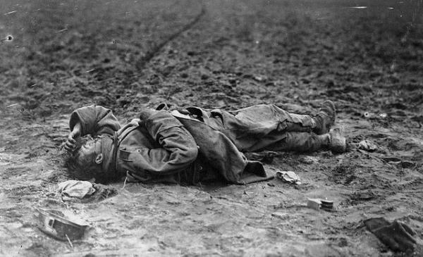 12. Sava alannda lm bir Avusturya askeri, 1915