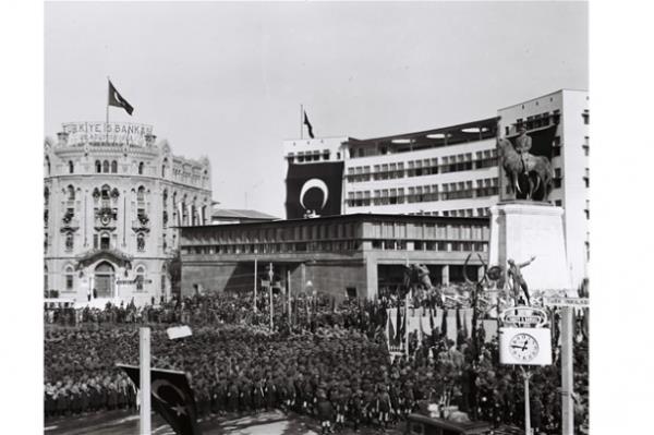 Kltr ve Turizm Bakanl'ndan edinilen bilgiye gre, Osmanl Devleti'nin son dnemi, cumhuriyetin kurulu yllar ve Atatrk'e ait 2 bin 288 filmin restorasyonu ve dijital ortama aktarlmas Bakanlk himayesinde devam ediyor.