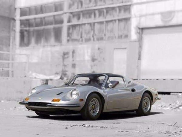 1974 Ferrari Dino 246 GTS Sadece 2,295 tane retilen ve en son retilenlerden biri olan Dino 246