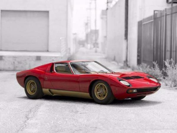 1971 Lamborghini Miura P400 SV Lamborghini efsanesi olan ve 764 tane retilen P400'lerden bir tanesi...