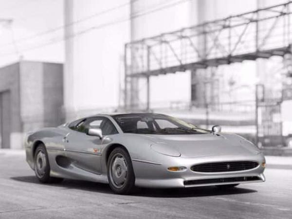 1993 Jaguar XJ220 Jaguar'n ilk spercar arac olan ve sadece 281 tane retilen XJ220'lerden bir tanesi...