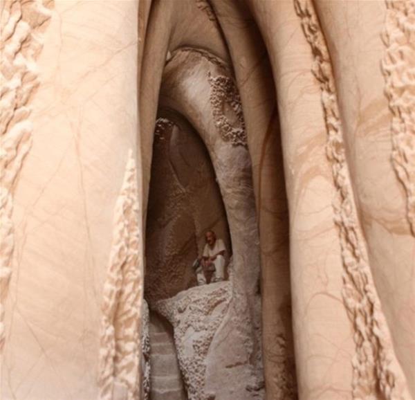 Sanatnn almalar uzun bir sre iyi saklanm bir sr olarak kalsa da, film yapmcs Jeffrey Karoff, Paulette'nin farkna varm ve bir belgesel film ekmi.