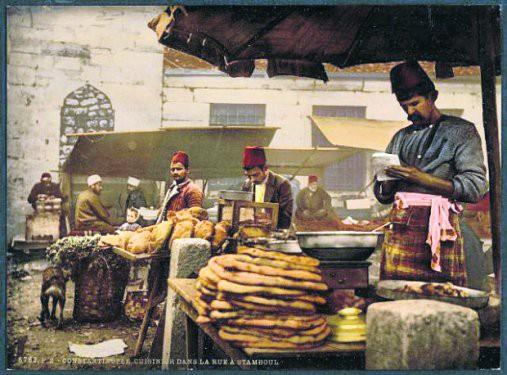 Ardndan bu siyah beyaz negatifler, Detroit Publishing Company'nin patentine sahip olduu Photochrom teknolojisiyle renklendirildi. Bylece ortaya stanbul'un bilinen ilk renkli fotoraflar kt.