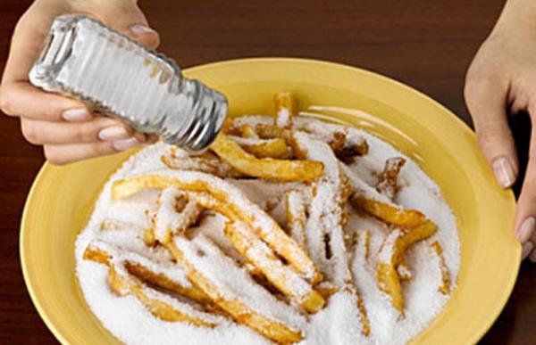 TUZLU YYECEKLER  <br>  Kalbe zararl olduu bilenen tuzlu yiyecekler beyine de zararl.