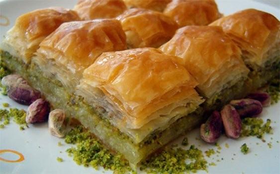 Beynin geliimini doru salamas iin ocuklarn geliim dnemlerinde yediklerine dikkat etmeli.