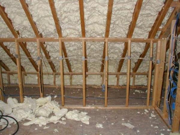 Tasarrufun ilk kuraln yaltm oluturuyor. at izolasyonunun uygun bir ekilde yaptrlmas, atdaki yzde 20'lik s kaybn aaya dryor.