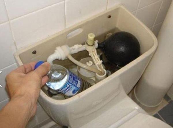 Sifonun iine pet ie yerletirin. Bylelikle su haznesi azalm olur.