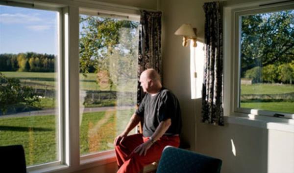 Gardiyanlarn bu tavr mahkmlar iyi ynde etkiliyor mu?  <br>  Kesinlikle... Onlar iyi davrandklarnda insanlar da kt eyler yapmyor. Belki bask yapsalar, kt davransalar insanlar vahileecek