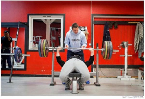 Ada hapishanesi nasl hissettiriyor?  <br>  Orada ok iyi bir atmosfer var. Herkesin bir ii var ve sorumluluk duygusu hissediyorlar. Sabah kalkp yapmanz gereken iler var.