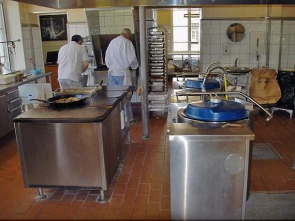 Birbirlerine planlarn anlatyorlar. Bastoy&#8217;da ortak bir felsefe vard. Normal toplumda insanlar bireysellikten bahsederken orada toplu yaamdan holanyorlar. Herkesin farkl faaliyetleri var.