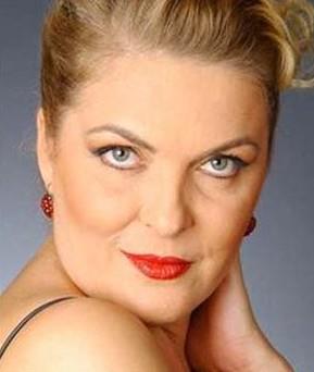 Bu hastal alkolizim ile kartryorlar, beni yllarca alkolik ilan ettiler oysa ki ben bu hastaln penesindeyim" aklamasnda bulunmutu.