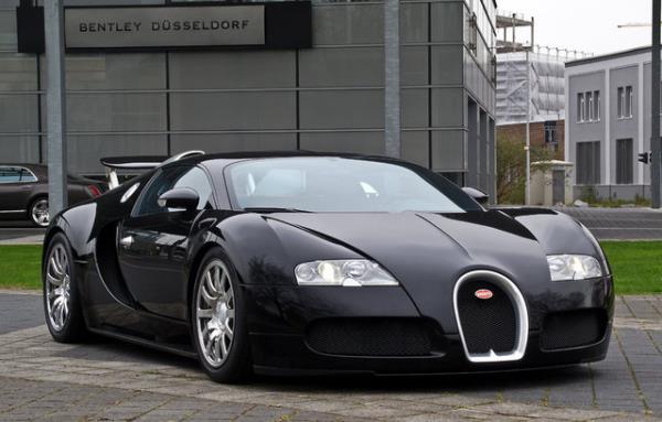 Bugatti: Lks otomobil firmas adn Ettore Bugatti'ten almtr.