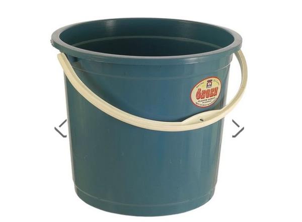 Banyonun bir kesinde ya da kvet iinde muhafaza edilen kova.