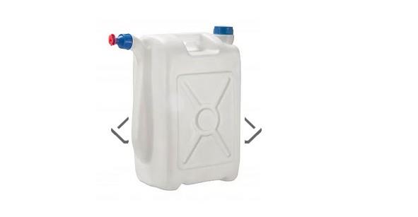 Tuvaleti, banyoyu mesken tutan "ya sular kesilirse" yedek su bidonlar.