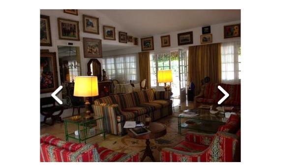 Duvarlara serpitirilen akrabalardan gelen dn fotoraflar