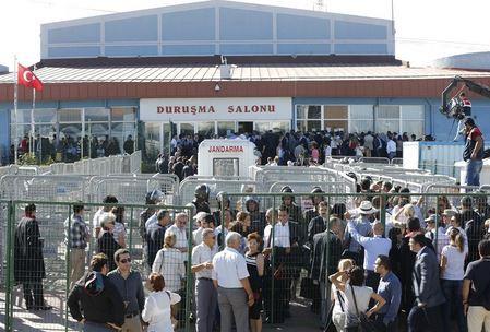 13-HAARETZ: ERDOAN'A DARBE GRMNDEN ESK GENELKURMAY BAKANINA MEBBET Haberde, Genelkurmay eski Bakan lker Babu'un mr boyu hapis cezas ald, ayrca  muhalefet milletvekilinin de 12 ile 35 yl arasnda cezalara arptrld ifade edildi.