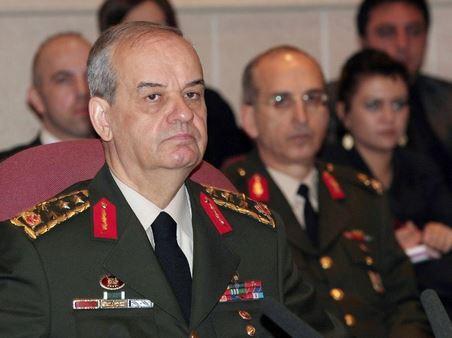 2-REUTERS: ESK GENELKURMAY BAKANINA MEBBET Uluslararas haber ajans Reuters, 5 yldr devam eden Ergenekon davasndaki kararlarn aklanmasn abonelerine "fla" haber olarak duyurdu. Haberde, Trk mahkemesinin, Genelkurmay eski Bakan lker Babu'a mebbet hapis cezas verdii belirtildi.