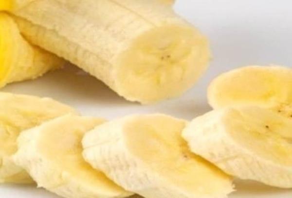 Parmanza kymk batarsa... Zarar grm blgenin zerine iyice olgunlam bir muzun birka dilimini koyun ve bir bandajla kapatn.