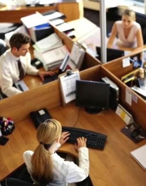 Masa ba iinde mi alyorsunuz? En ge her iki saatte bir masanzdan kalkp en az 5-10 dakika yryn. Bunu yapmak bacak baldr damarlarnzda pht olumas ihtimalini azaltr.