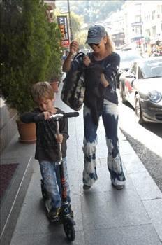 Sert gazetecilerin &#8220;Mslman oldunuz mu&#8221; sorusuna &#8220;Tam olarak olmadm" demi ve yle devam etmiti: