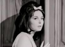 20'ye yakn filmde barol paylaan ikili sonunda evlendi. Ancak, Tema apknlklarndan bir trl vazgemeyince iler de beklenildii gibi gitmedi. Sonunda ift ayrld. Tema, ABD'ye giderek ansn Hollywood'da denemek istedi. Ancak istediini elde edemeyip geri dnd. Bu arada Leyla Sayar da kendine bambaka bir yol izmiti.