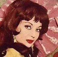 Bir dnem Ankara Devlet Tiyatrosu'nda eitim gren Sayar 1957 ylnda  Garipler filmiyle sinemaya adm att. Ardndan Duvakl Gl, Dertli Irmak gibi yapmlar geldi.