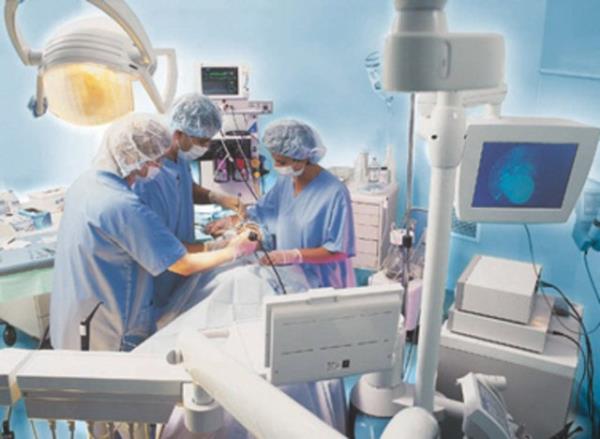 Etrafnda konuulan her eyi duyan ve btn ameliyat srecini hisseden Reynolds ameliyattan ktktan sonra olanlar doktorlara kelimesi kelimesini anlatr.