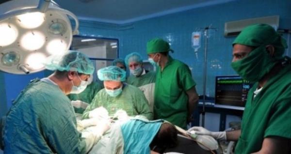 Yani olup bitenin tamamen farknda olacak ekilde uyanktr, operasyonu tm acsyla hissedebiliyordur ancak yine anestezinin etkisiyle vcudu hibir eye tepki gsteremeyecek ekilde paralize olduundan, ameliyat ekibinin bundan haberi yoktur"