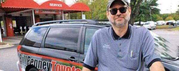 2008'de  bilim insannn Nobel dl kazanmasna sebep olan 'Yeil Floresan Protein' i kefeden adam saati 10 dolara ofrlk yapyor.