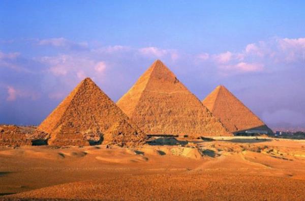 Bilim insanlar bir dnem Byk Msr Piramitleri'nin uurtma kullanarak ina edilebileceini ispat etti.