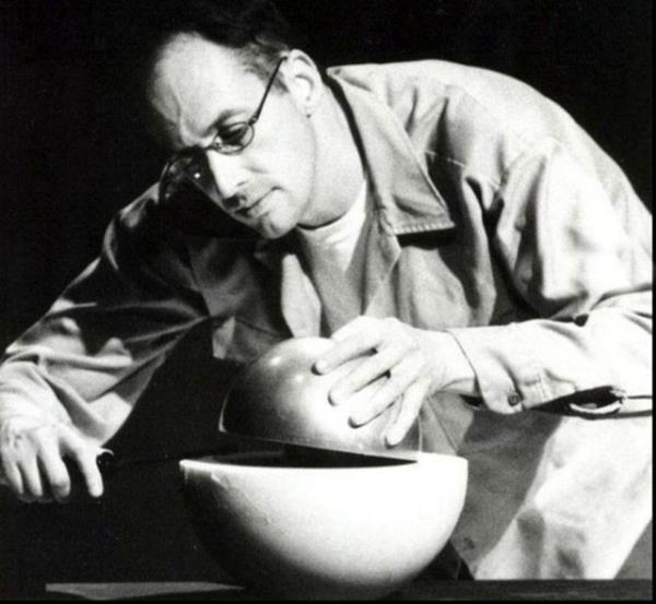 21 Mays 1946'da Louis Slotin isimli bir Amerikal bilim insan bir tornavida kazara kayp fizyon reaksiyon balatt srada kritik bir ktle bulma amacyla aratrmalar yapyordu.