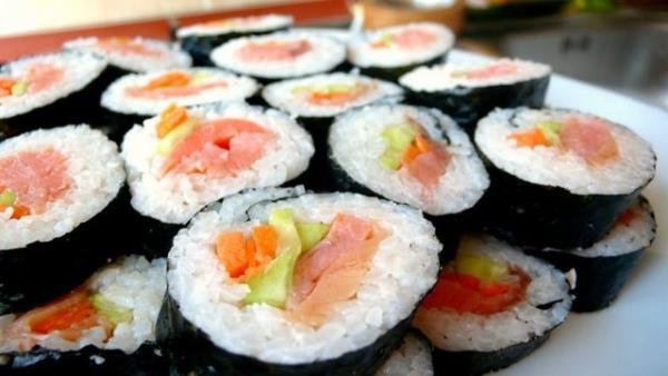&#8220;Sushi&#8221;, Japonca &#8220;i balk&#8221; demektir.